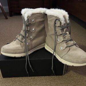 Sorel Women's Gray Winter Boots with White Fur